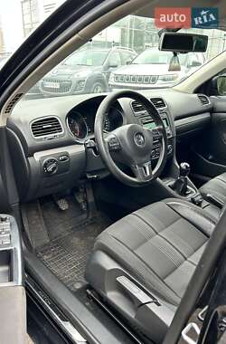 Універсал Volkswagen Golf 2012 в 