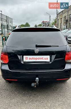 Універсал Volkswagen Golf 2012 в 
