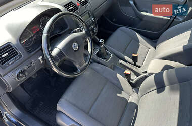 Хетчбек Volkswagen Golf 2006 в 