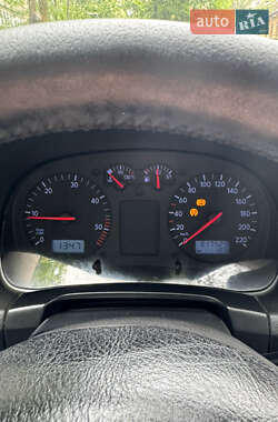 Хэтчбек Volkswagen Golf 2000 в 