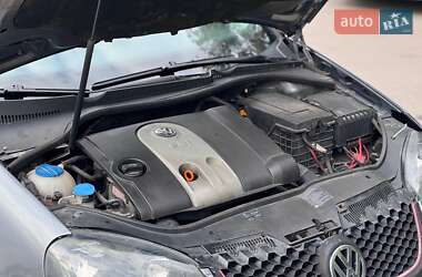 Хэтчбек Volkswagen Golf 2005 в 