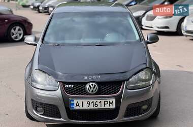 Хэтчбек Volkswagen Golf 2005 в 