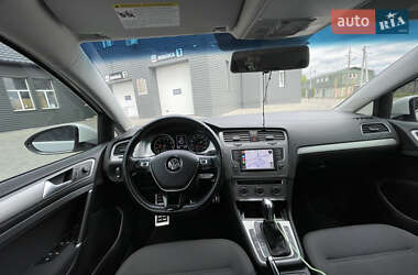 Хетчбек Volkswagen Golf 2017 в 