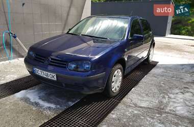 Хэтчбек Volkswagen Golf 2003 в 