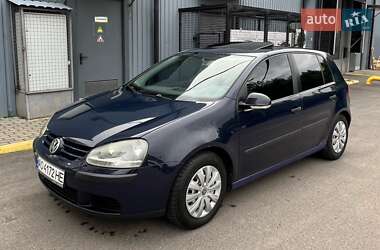 Хетчбек Volkswagen Golf 2004 в Ужгороді