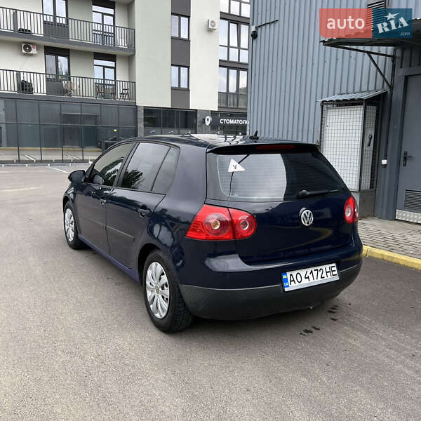 Хэтчбек Volkswagen Golf 2004 в Ужгороде