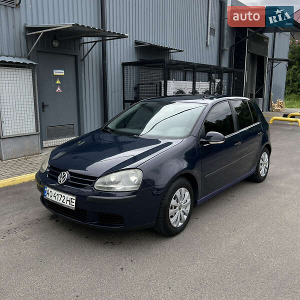 Хэтчбек Volkswagen Golf 2004 в Ужгороде