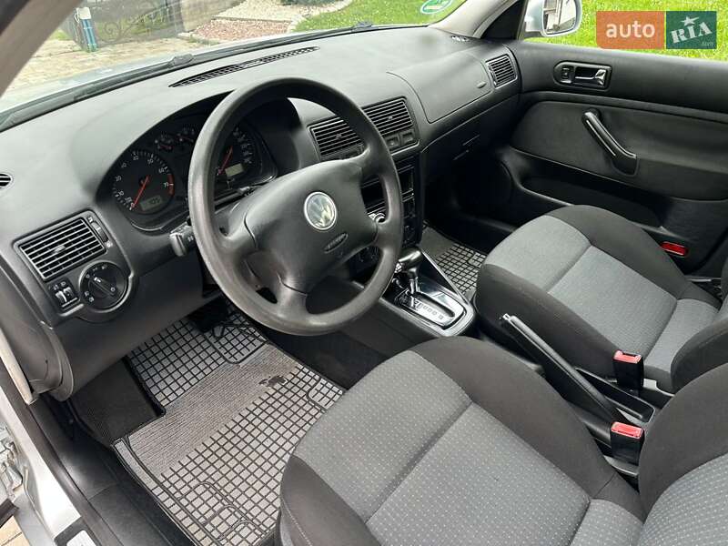 Универсал Volkswagen Golf 2003 в Бучаче