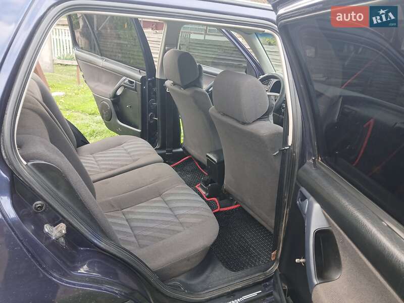 Хэтчбек Volkswagen Golf 1993 в Романове