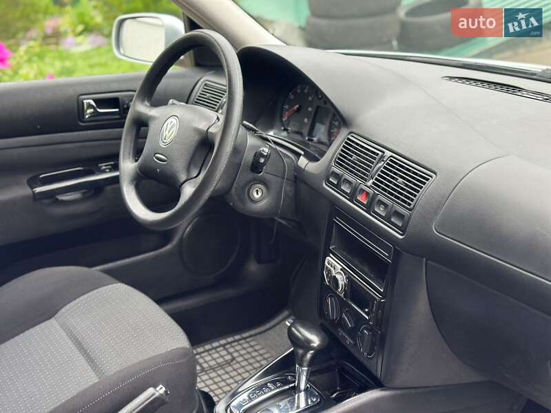 Универсал Volkswagen Golf 2003 в Бучаче