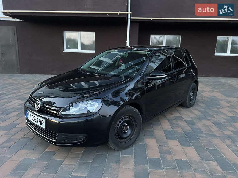 Хэтчбек Volkswagen Golf 2011 в 