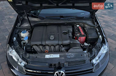 Хэтчбек Volkswagen Golf 2011 в 