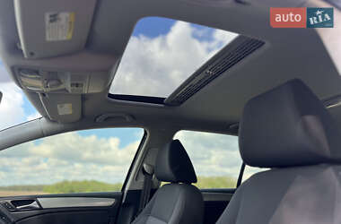 Хэтчбек Volkswagen Golf 2011 в 