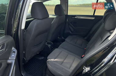 Хэтчбек Volkswagen Golf 2011 в 