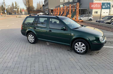 Універсал Volkswagen Golf 2000 в 