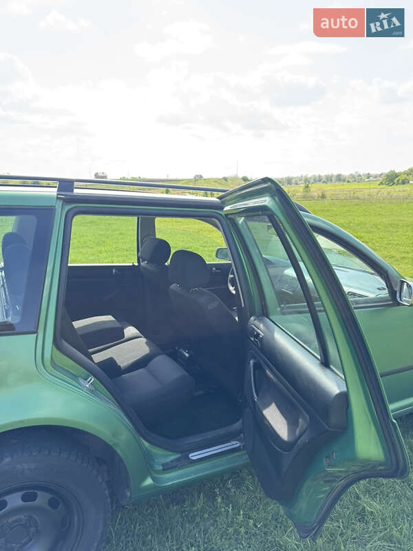 Універсал Volkswagen Golf 2001 в Рівному