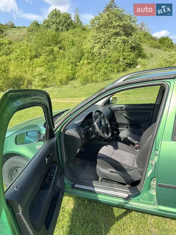 Універсал Volkswagen Golf 2001 в Рівному