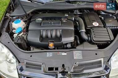 Хетчбек Volkswagen Golf 2006 в 