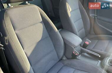 Хэтчбек Volkswagen Golf 2011 в 