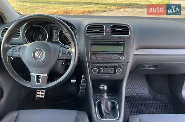 Хэтчбек Volkswagen Golf 2011 в 