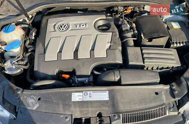 Хэтчбек Volkswagen Golf 2011 в 