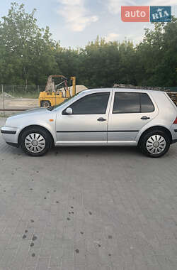 Хэтчбек Volkswagen Golf 1998 в 