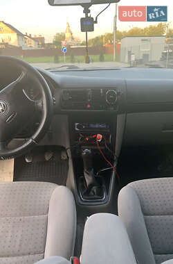 Хэтчбек Volkswagen Golf 1998 в 