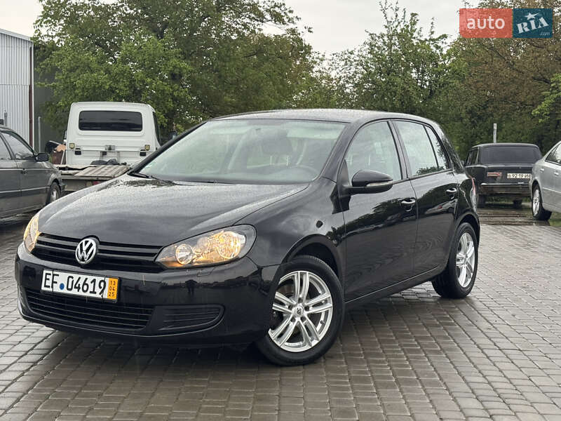 Хетчбек Volkswagen Golf 2011 в 