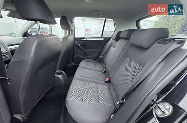 Хетчбек Volkswagen Golf 2011 в 