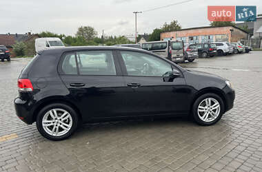 Хетчбек Volkswagen Golf 2011 в 