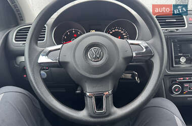 Хетчбек Volkswagen Golf 2011 в 