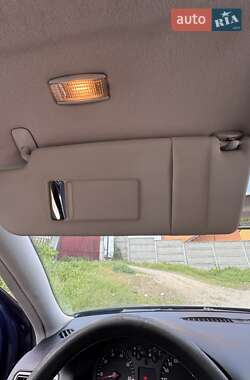 Хетчбек Volkswagen Golf 2003 в 