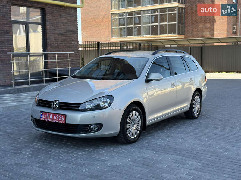 Універсал Volkswagen Golf 2010 в 