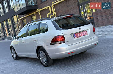 Універсал Volkswagen Golf 2010 в 