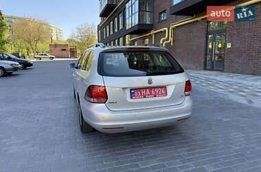 Універсал Volkswagen Golf 2010 в 