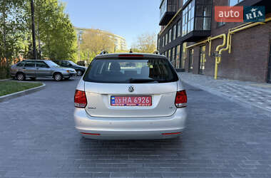 Універсал Volkswagen Golf 2010 в 