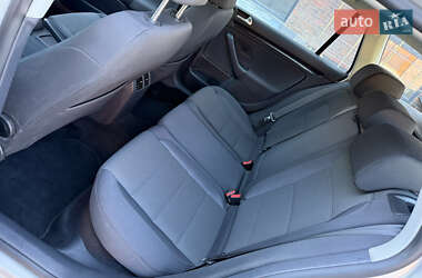 Універсал Volkswagen Golf 2010 в 