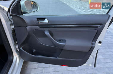 Універсал Volkswagen Golf 2010 в 
