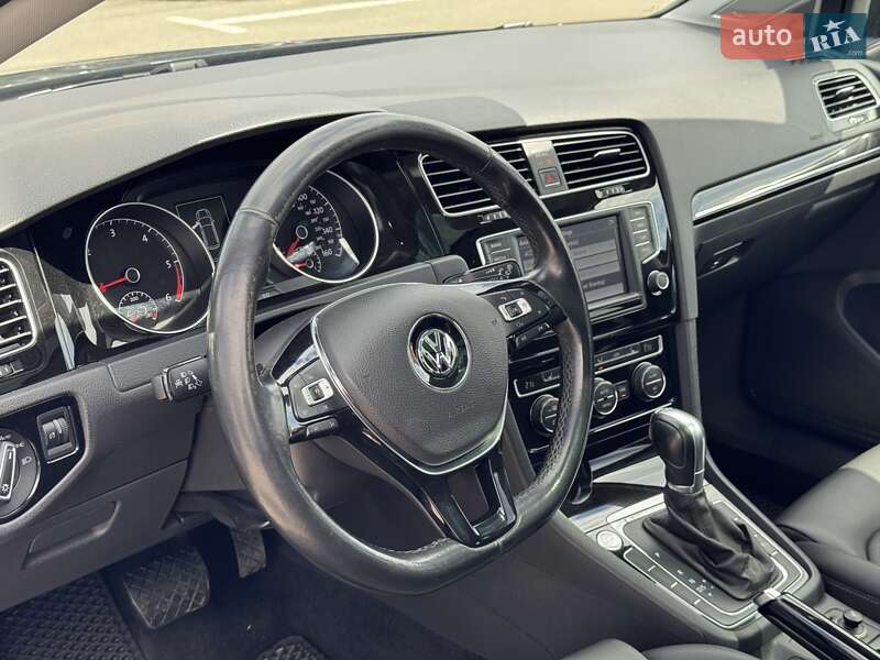 Універсал Volkswagen Golf 2015 в Києві