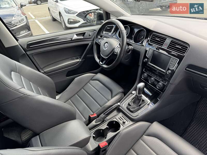 Універсал Volkswagen Golf 2015 в Києві