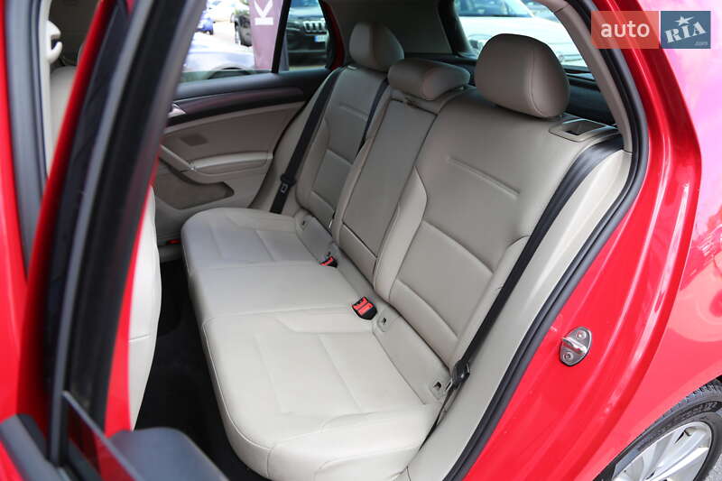 Хетчбек Volkswagen Golf 2018 в Києві