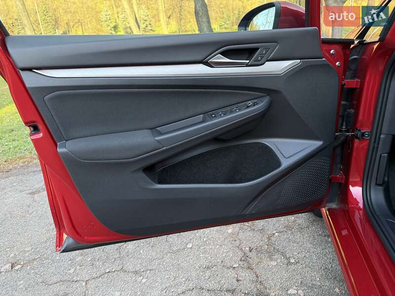 Хэтчбек Volkswagen Golf 2021 в Киеве
