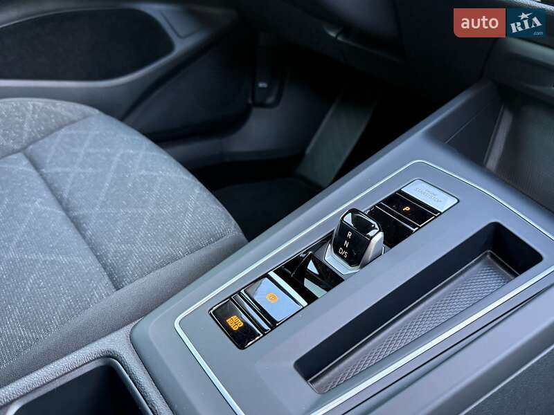 Хэтчбек Volkswagen Golf 2021 в Киеве