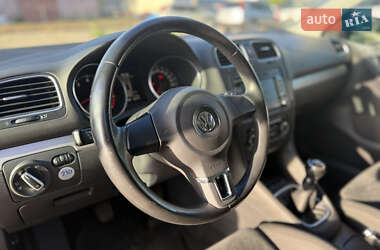 Хэтчбек Volkswagen Golf 2009 в 