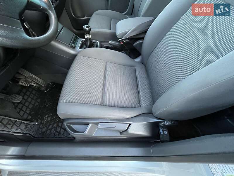 Хетчбек Volkswagen Golf 2005 в Хмельницькому