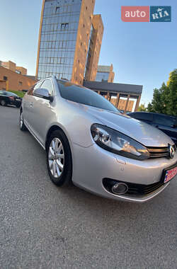 Універсал Volkswagen Golf 2013 в Дніпрі