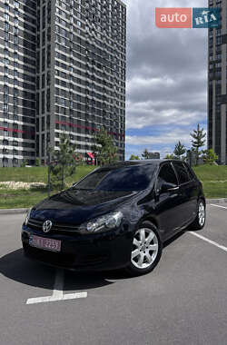 Хэтчбек Volkswagen Golf 2010 в Киеве