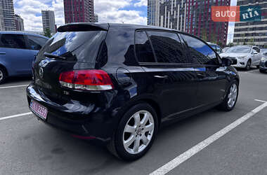 Хетчбек Volkswagen Golf 2010 в 