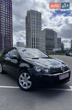 Хетчбек Volkswagen Golf 2010 в 