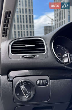 Хетчбек Volkswagen Golf 2010 в 